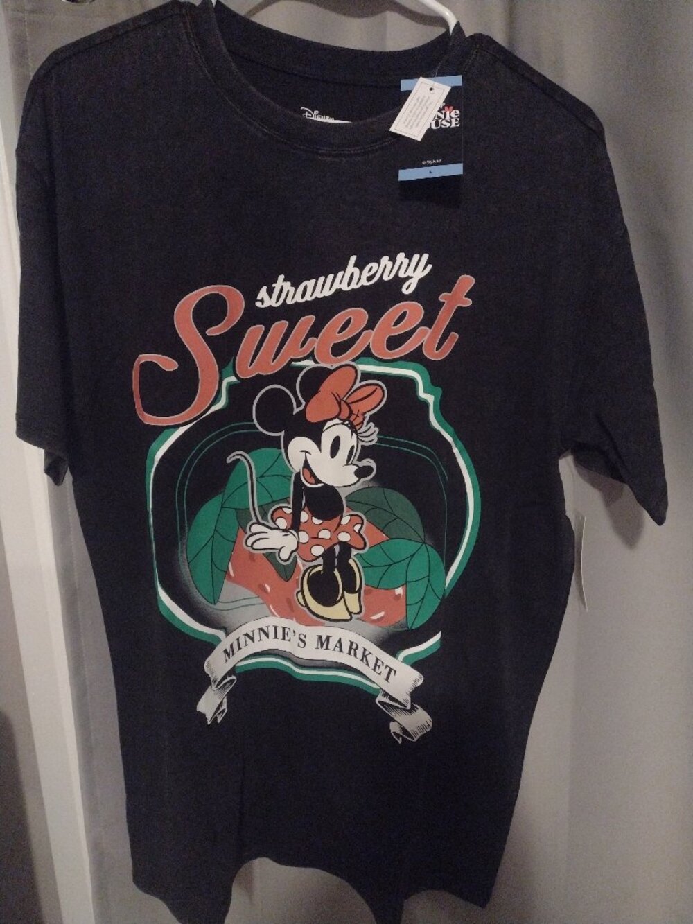Disney Minnie Mouse Strawberry Sweet Minnie's Market vintage wash Womens large